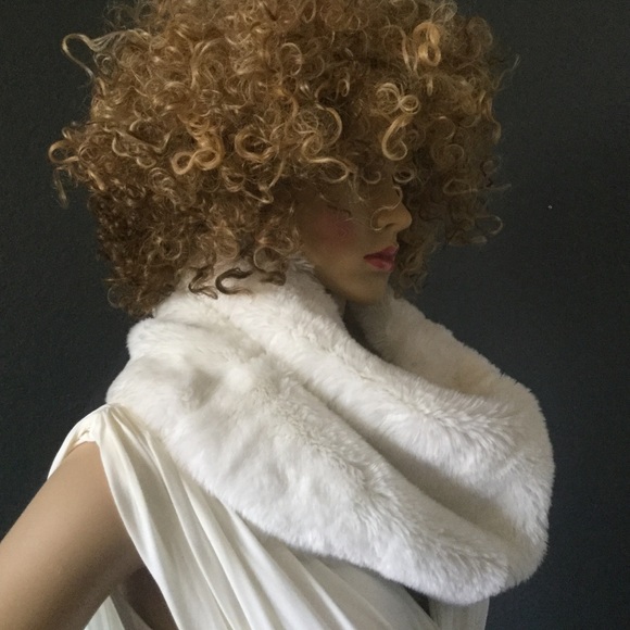 CLEARANCE! | soft Elegant White Winter Scarf Faux Fur - Picture 5 of 8